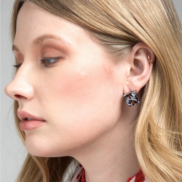 NWT! Glass Faucet Gold Zebra Sparkle Bling Sensitive Earrings - Picture 3 of 4